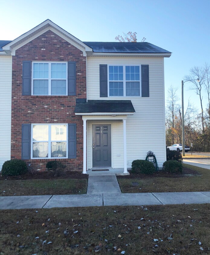 4267 Dudleys Grant Dr, Winterville, NC 28590 Townhome Rentals in
