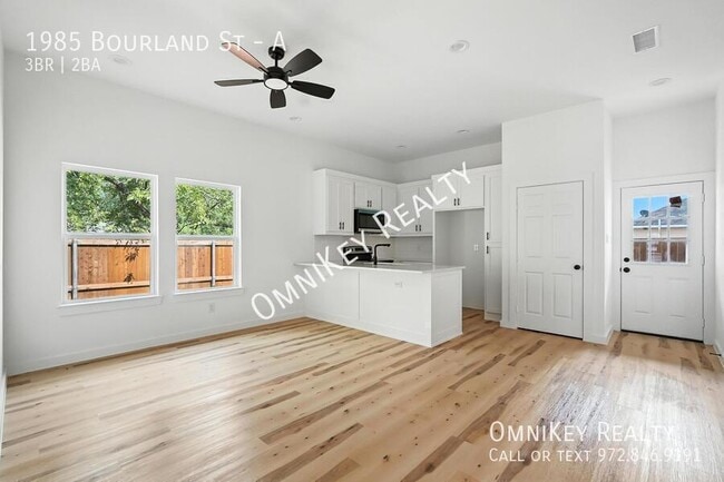 Building Photo - 1985 Bourland St