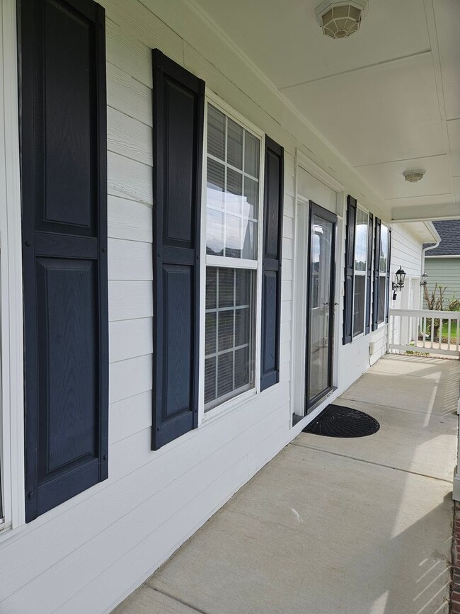 Building Photo - NEW LISTING!!!!!