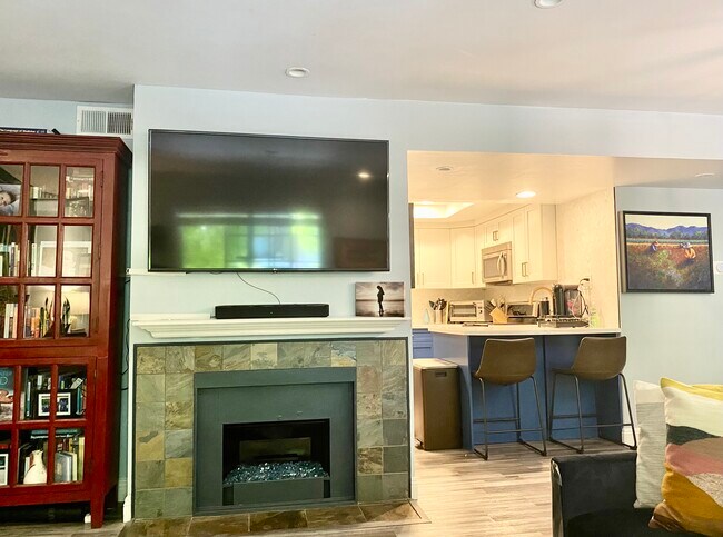Working fireplace - 645 Pacific Ave