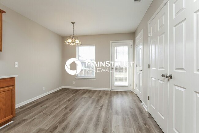Foto del edificio - 3 Bedroom Pet-Friendly Home in La Vergne, TN with Main Street Renewal