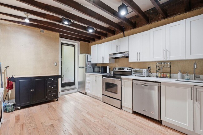 Building Photo - Updated Georgetown Two-Bedroom with All Utilities Included!