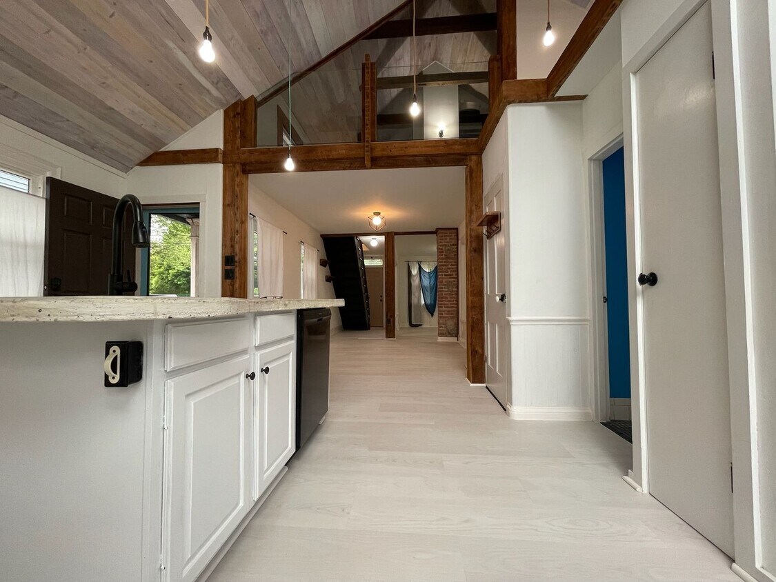 Primary Photo - Charming - updated and well maintained - 2...