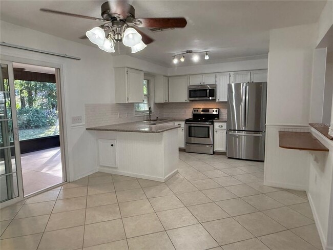 Building Photo - 6441 NW 65th Ave