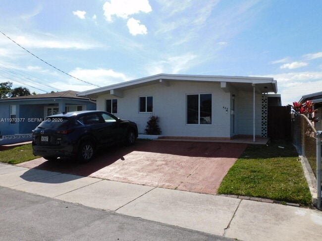 Foto del edificio - 620 NW 58th Ct