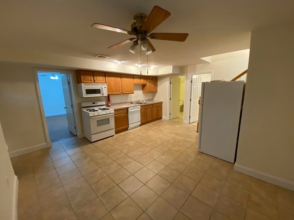 Primary Photo - 90 6th St