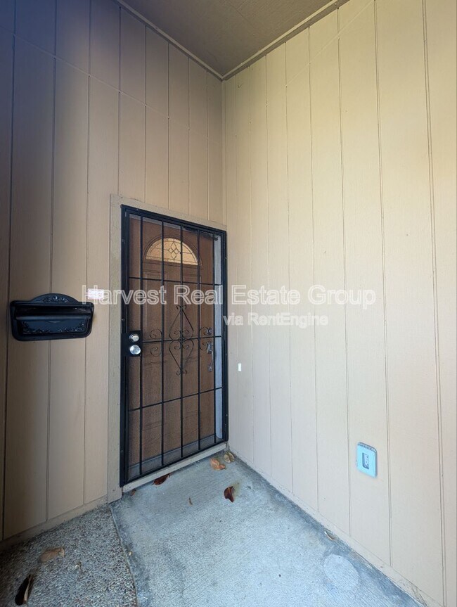 Foto del edificio - 1155 Holly St