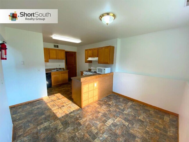 Building Photo - 4 bed 2 bath Single Family Home