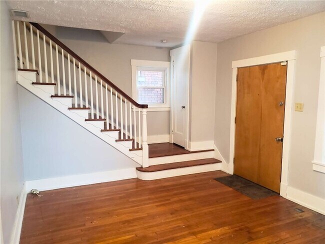 Foto del edificio - 3102 Bergman St