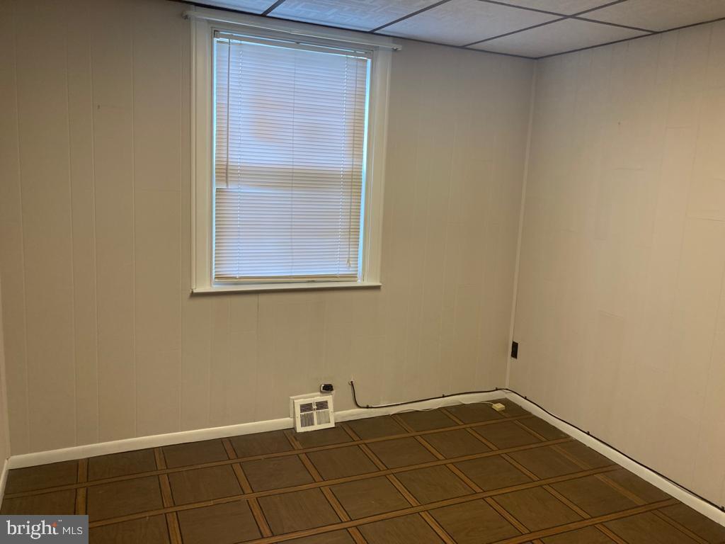 Foto principal - 7802 Summerdale Ave