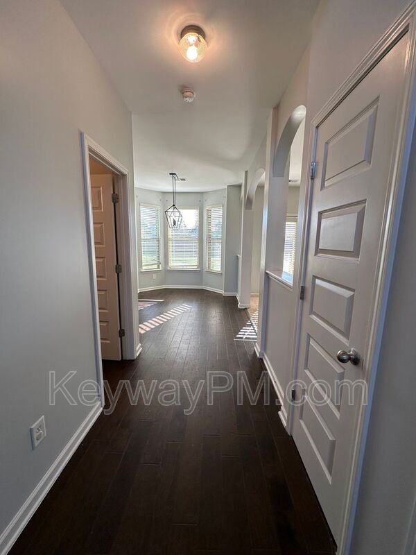 Foto del edificio - 7228 Roundstone Drive