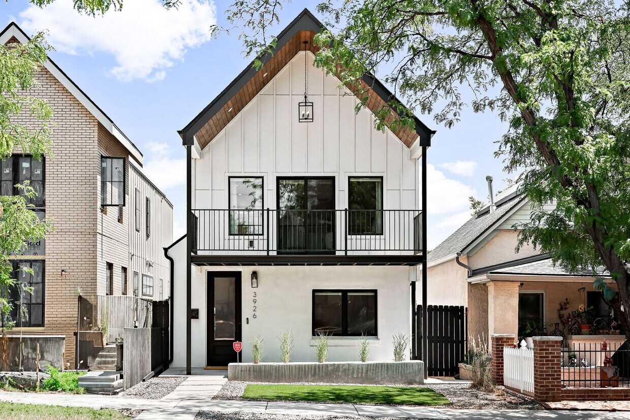 Foto principal - LUX 4BD, 3BA Sunnyside Home with Rooftop D...