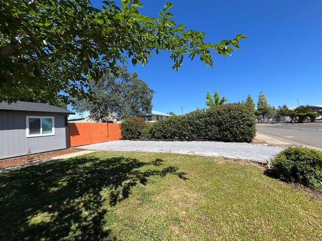 Building Photo - Remodeled cozy home in North Redding!