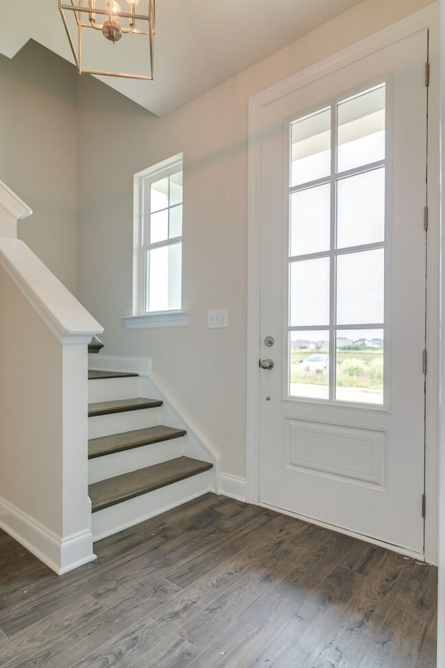 Building Photo - 2524 Elmcroft Ave