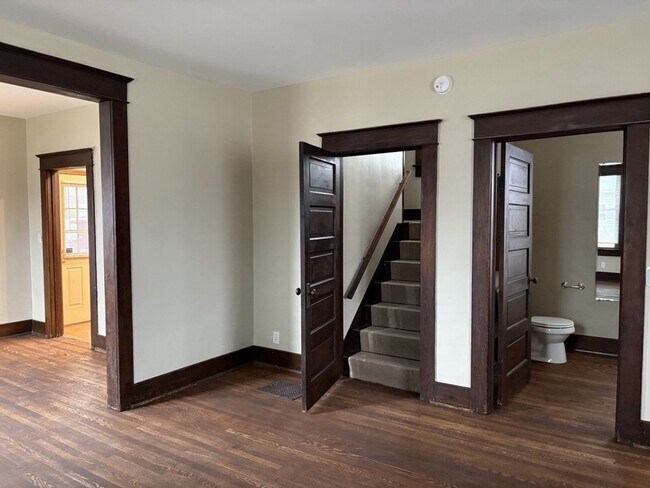 Foto del edificio - 3-Bedroom House on Corner Lot