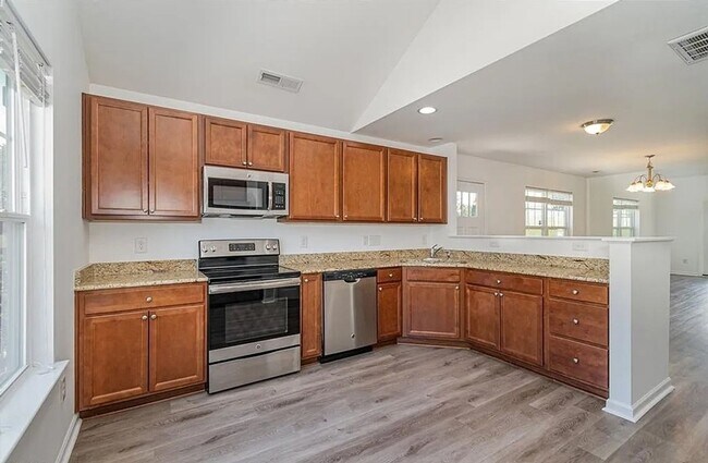 Building Photo - Charming 3BR Townhome in Colfax