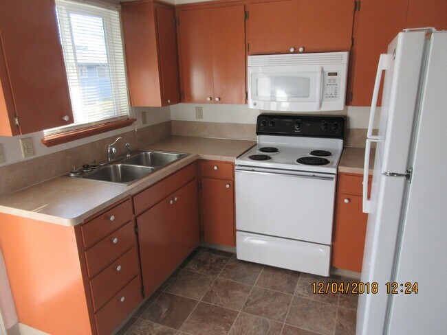 Foto del edificio - (917) 27th Street Duplex - 2 Bedroom / 1 Bathroom - Albany Duplex ***PET FRIENDLY