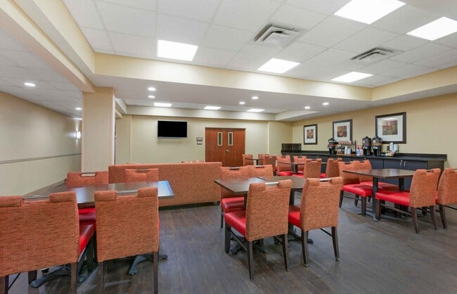 Building Photo - Furnished Studio-Findlay - Tiffin Avenue