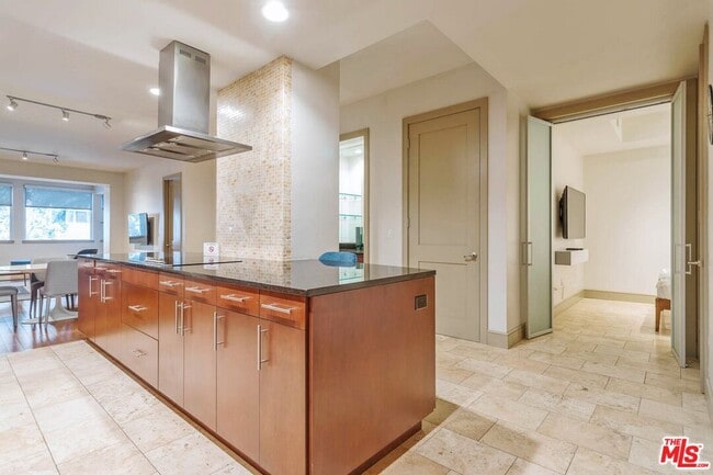 Foto del edificio - 10700 Wilshire Blvd