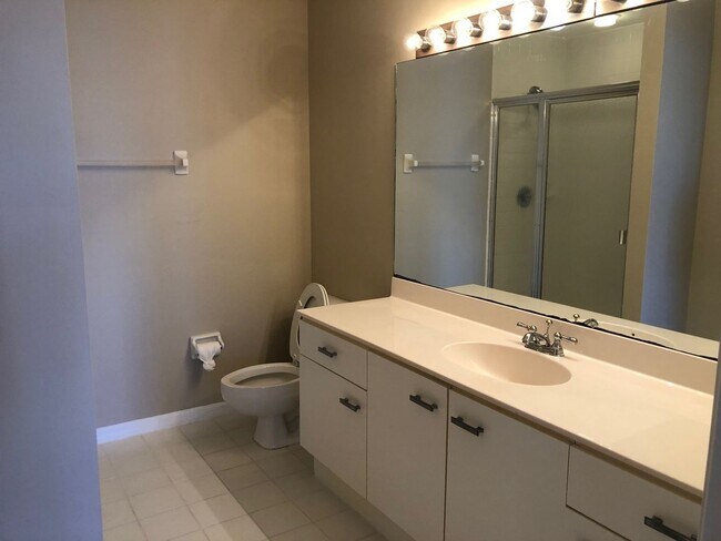 Foto del edificio - 2 Bedroom 2 Bath Condo Great Location and Schools