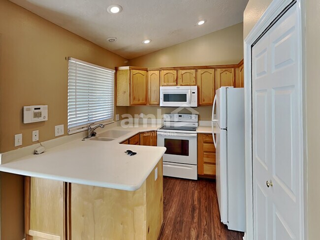Building Photo - 628 N 540 W