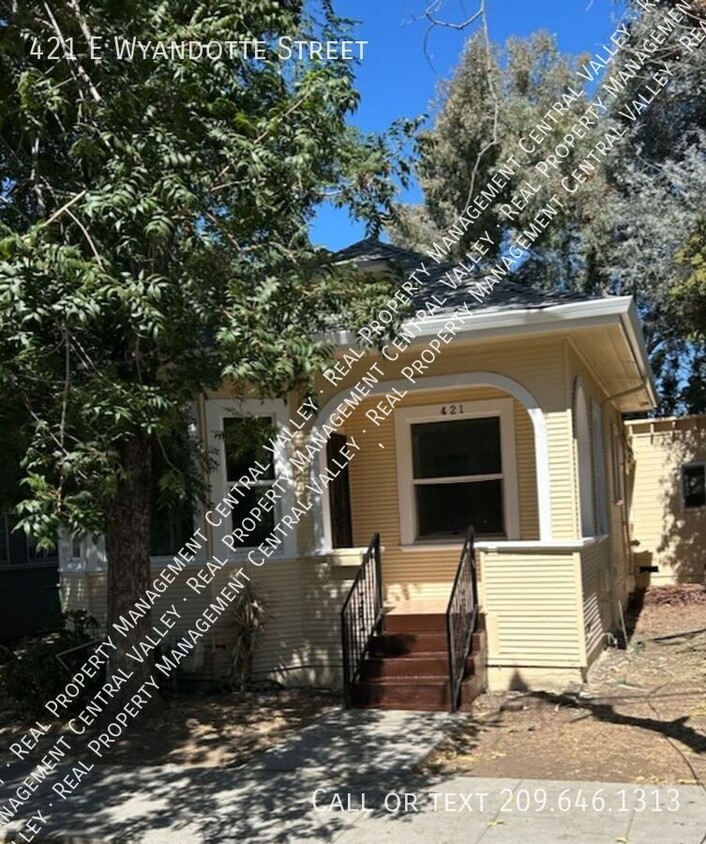 Primary Photo - Stockton 2 Bedroom 1 Bath Home