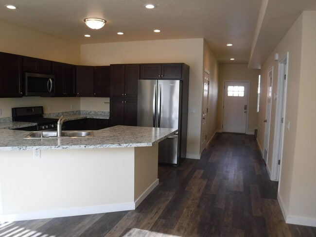 Foto del edificio - Newer side by side duplex