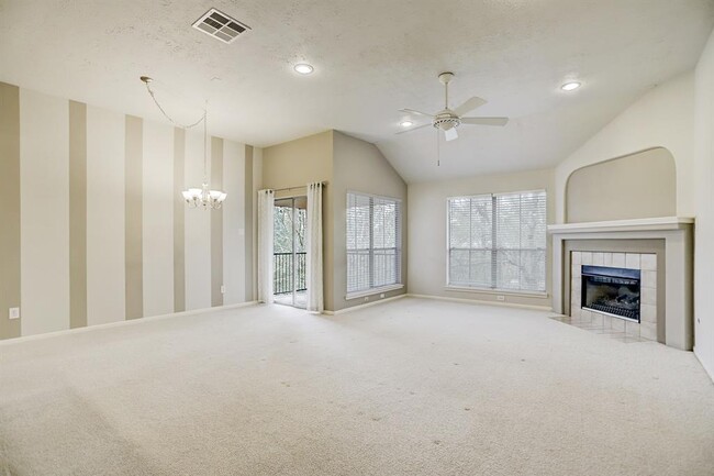 Building Photo - 8051 Bay Branch Dr