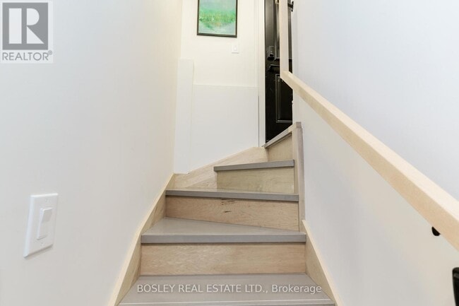 Building Photo - 47 Linnsmore Cr