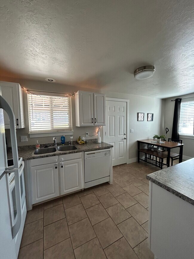 Foto del edificio - 4082 Liberty Ave