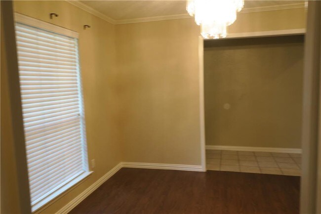 Building Photo - 2601 Winterlake Dr