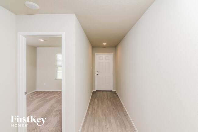Building Photo - 223 Agave Cir