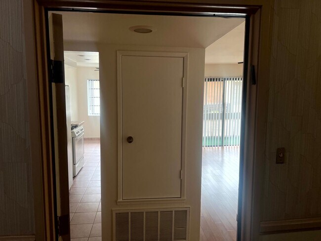 Foto del edificio - 1 Bedroom 1 Bath Condo Centrally Located I...