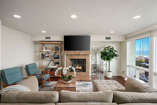 Foto del edificio - 3036 Breakers Dr