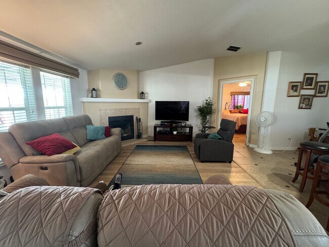 Foto del edificio - 3Br Furnished Vacation Home with addl lot with RV Hookups Utilities Included