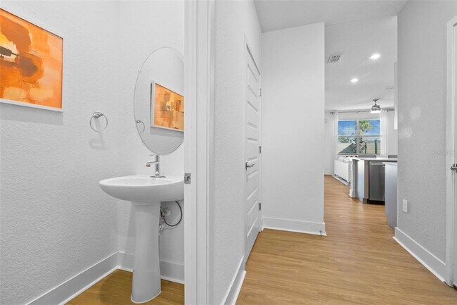 Foto del edificio - 8058 Island Cove Terrace