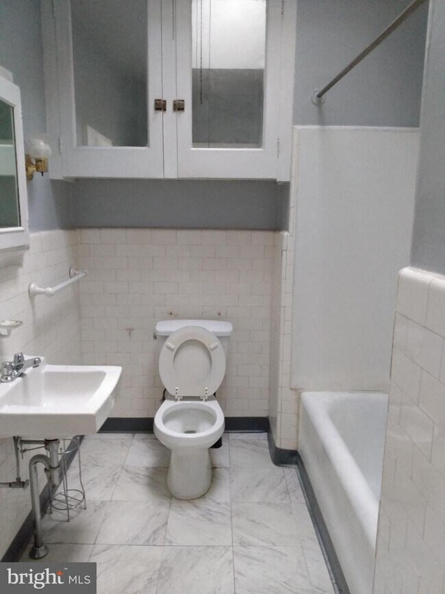 Foto del edificio - 5728 N Marshall St