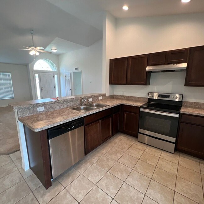 Foto del edificio - Spacious 4-Bedroom Home for Rent in Ocala!