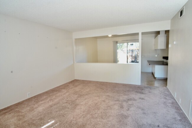Building Photo - 1597 Drake Dr