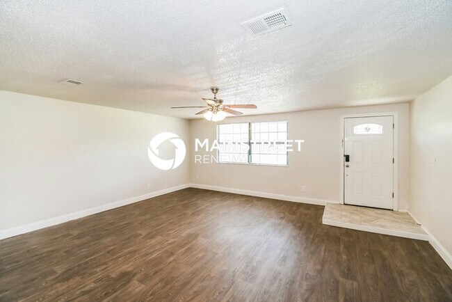 Foto del edificio - 3 Bedroom Pet-Friendly Home in Orange Park...