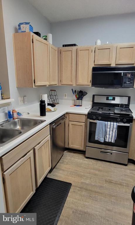 Building Photo - 13068 Autumn Woods Way