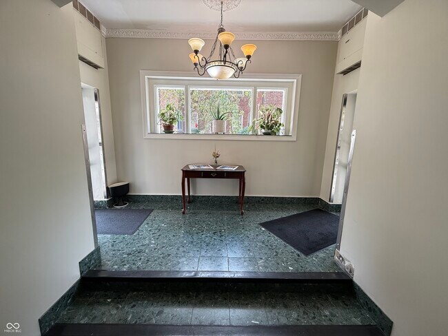 Foto del edificio - 230 E 9th St