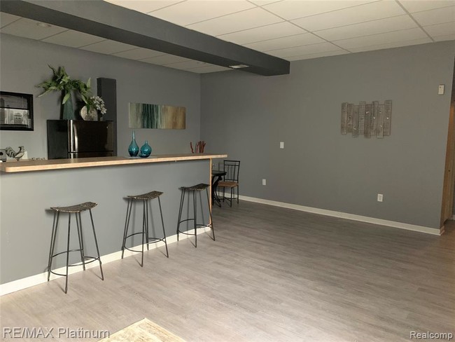 Foto del edificio - 108 W Grand River Ave