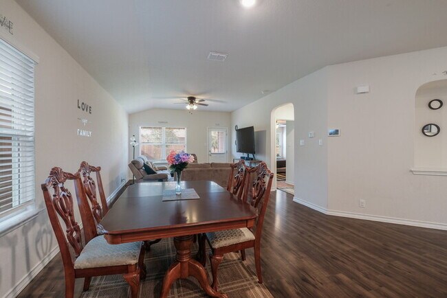 Foto del edificio - Swing Arc Way