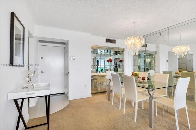 Foto del edificio - 3701 N Country Club Dr