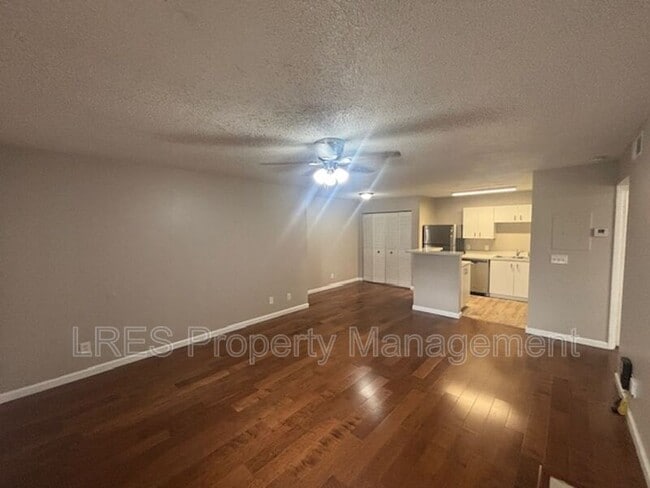 Building Photo - 390 Lake Placid Ct