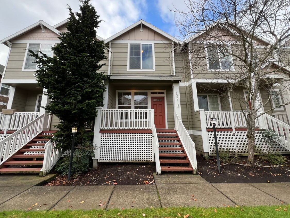 Primary Photo - Top Floor 2 Bed, 2 Bath Townhome