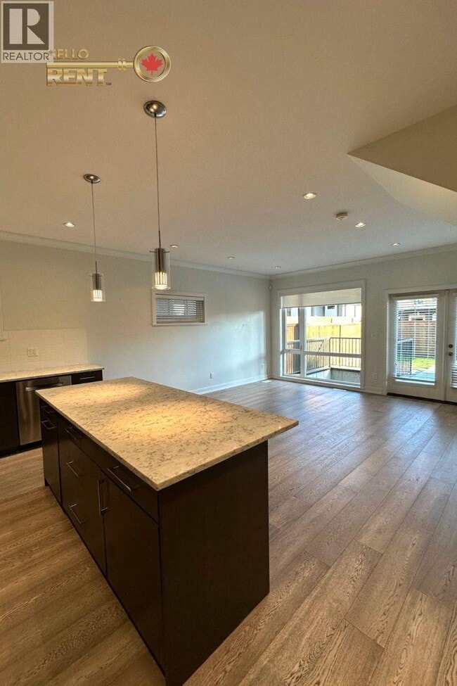 Photo du bâtiment - 233 18th St W