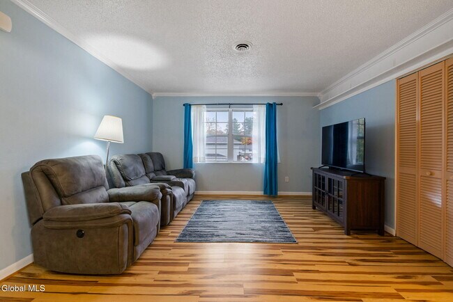 Foto del edificio - 25A Pine Ln