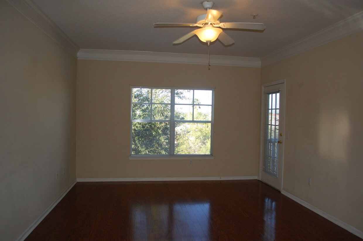 Living Room - 4207 S Dale Mabry Hwy